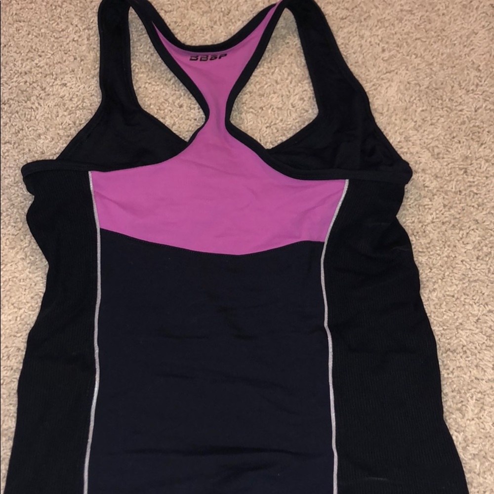 Workout top - Picture 4 of 4